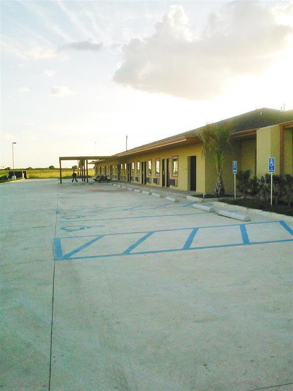 Rodeway Inn Dilley Esterno foto